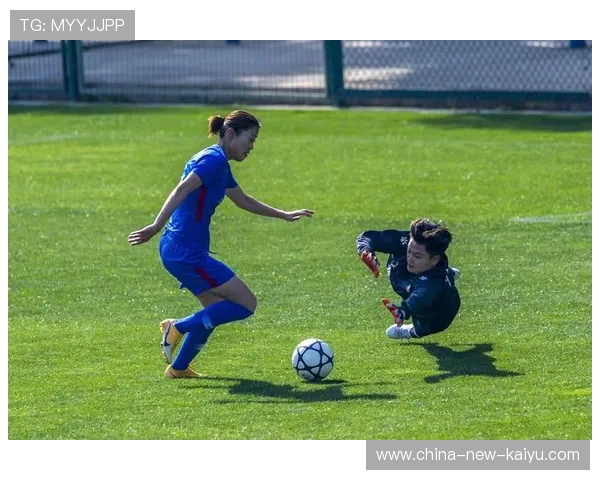 守门员出击争顶训练：判断飞行弧线与防守站位并行