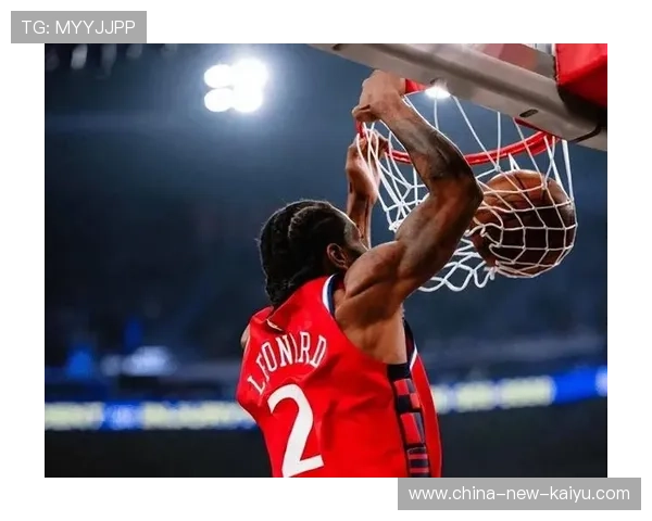 伦纳德站在弱侧，却始终被盯防