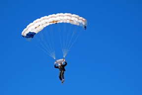 开云体育在线登入-哈登持球主导进攻快船节奏更加流畅，哈登打快船数据