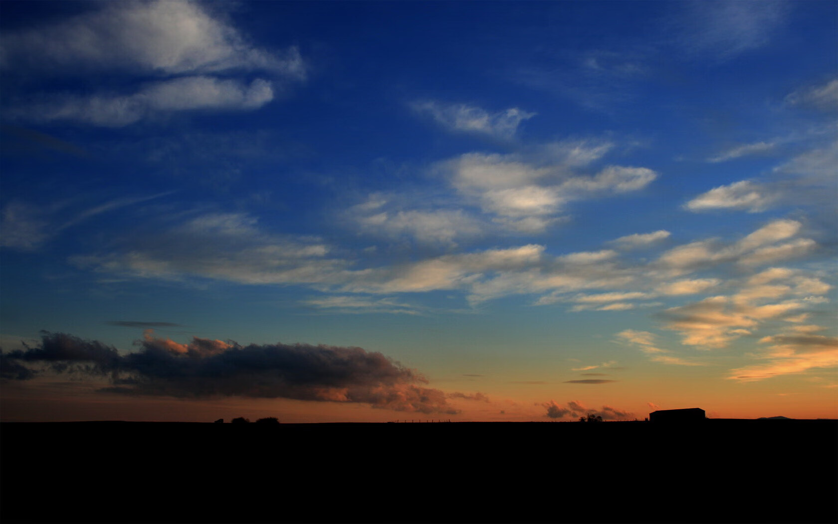 基层足球俱乐部融资渠道有限，足球俱乐部经营