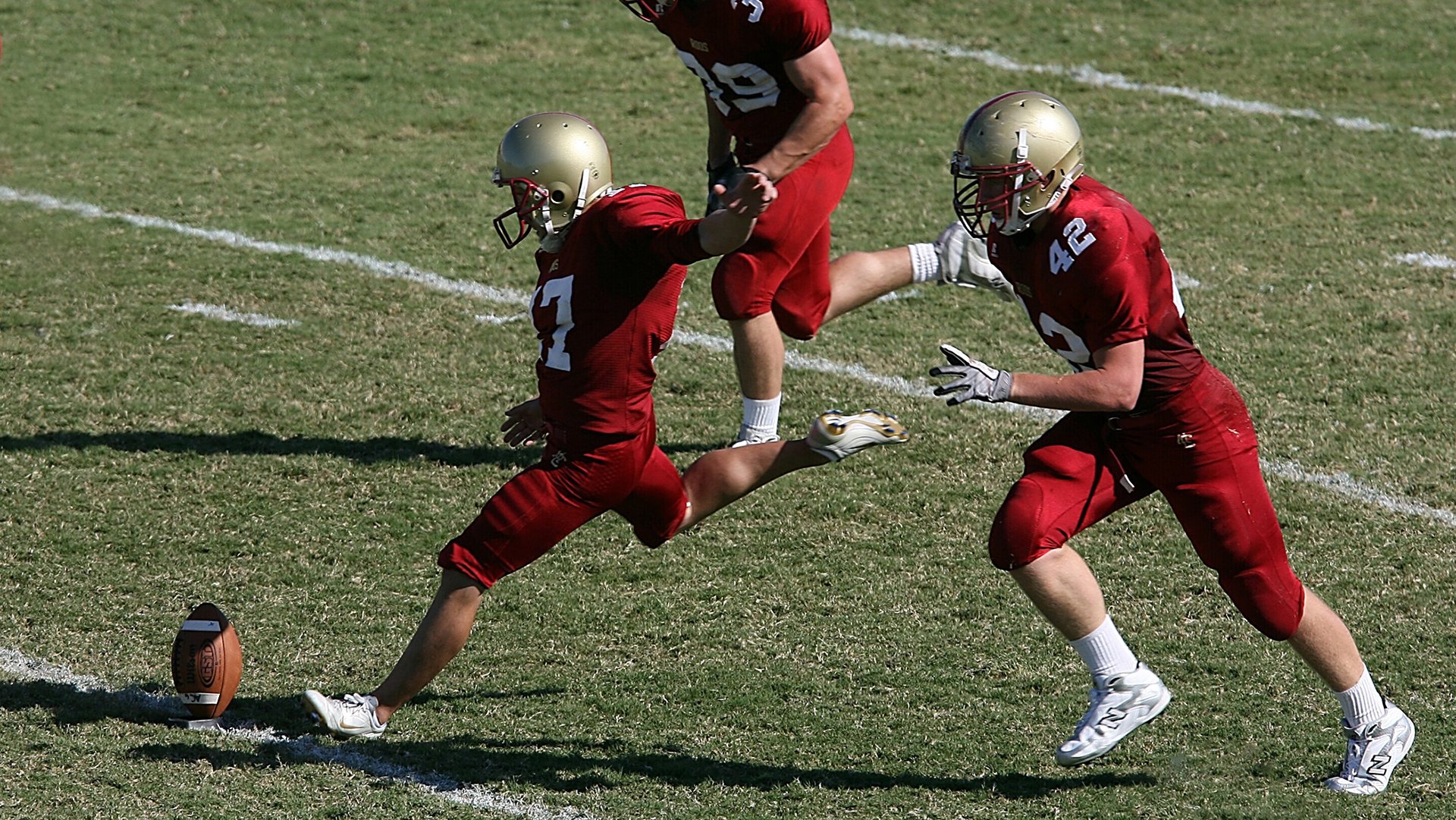 皇家贝蒂斯通过中路渗透创造良机，皇家贝蒂斯是谁的小弟